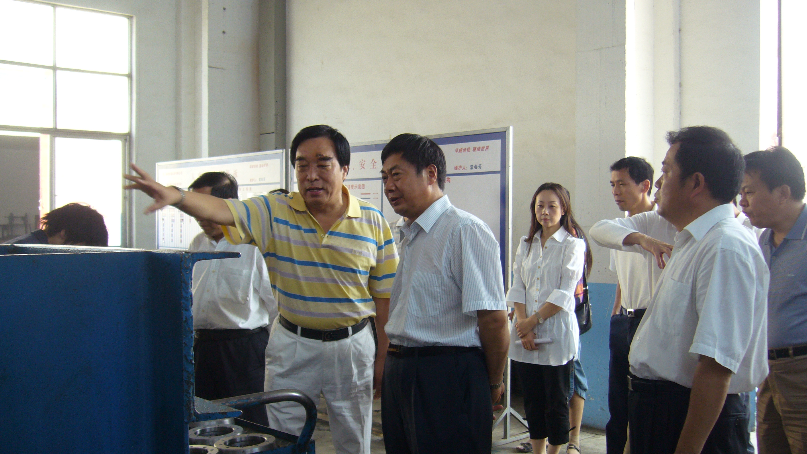 市委书记刘焕成,副书记谢霜云一行到青屏辖区视察新上项目